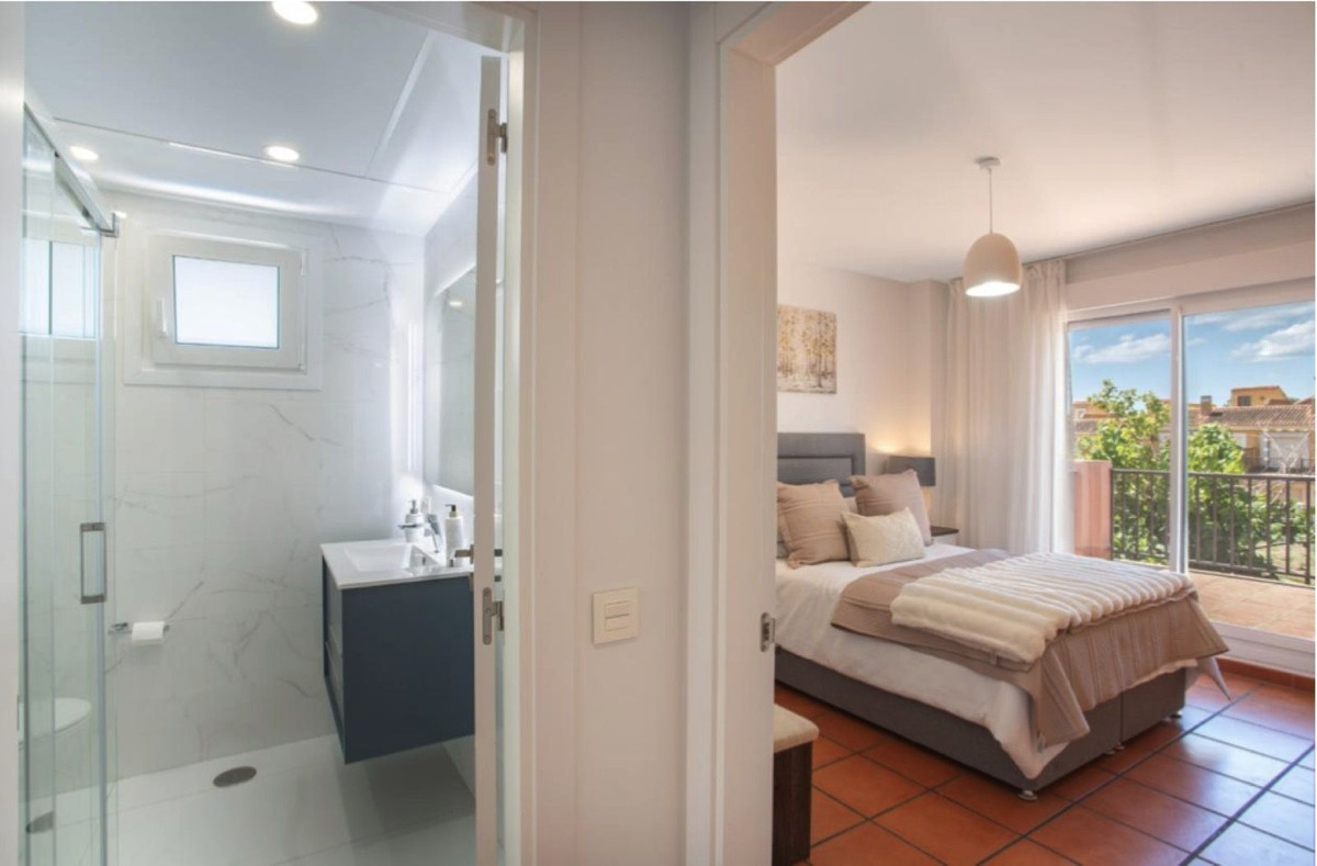 Huis te koop in San Luis de Sabinillas | 4 slaapkamers H5394451