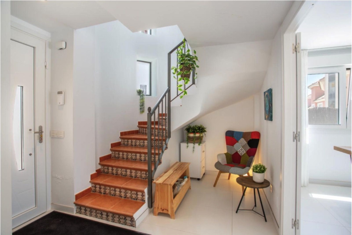 Huis te koop in San Luis de Sabinillas | 4 slaapkamers H5394451
