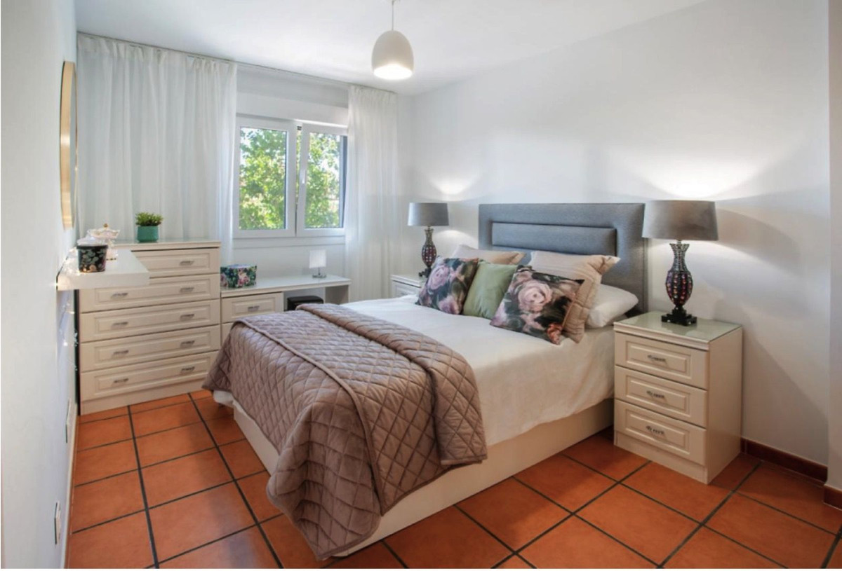Huis te koop in San Luis de Sabinillas | 4 slaapkamers H5394451