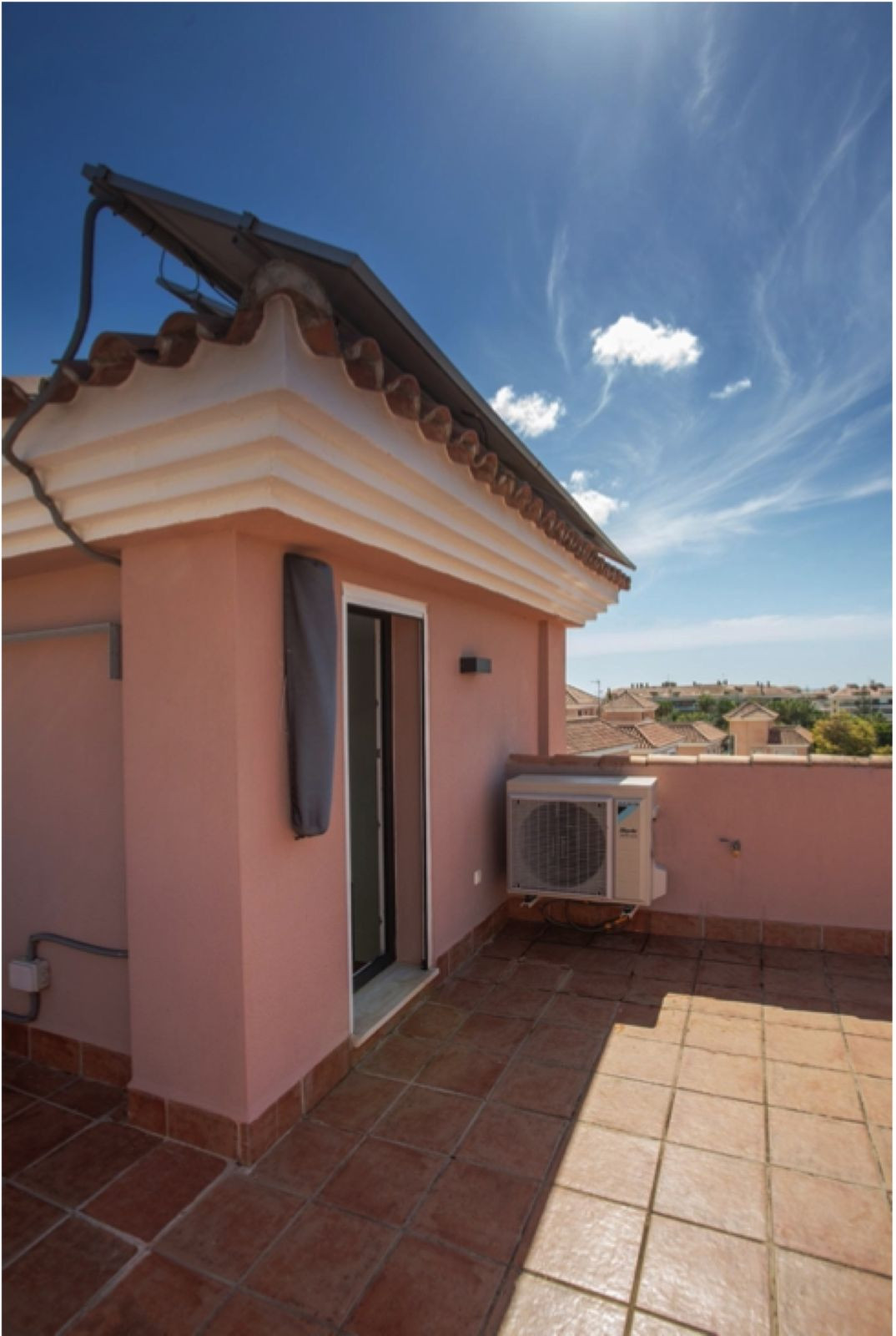 Huis te koop in San Luis de Sabinillas | 4 slaapkamers H5394451