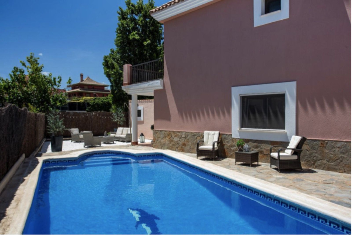 Huis te koop in San Luis de Sabinillas | 4 slaapkamers H5394451