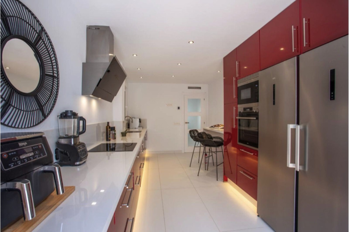 Huis te koop in San Luis de Sabinillas | 4 slaapkamers H5394451