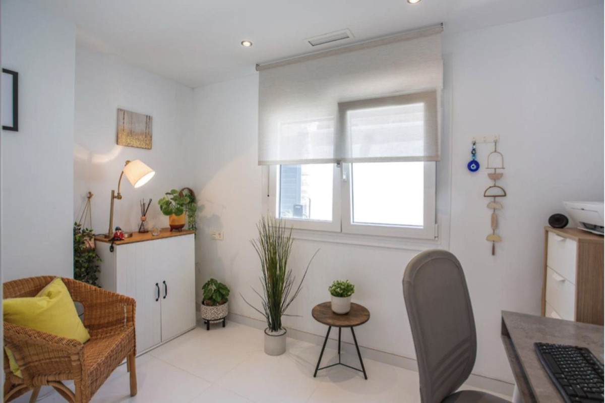 Huis te koop in San Luis de Sabinillas | 4 slaapkamers H5394451