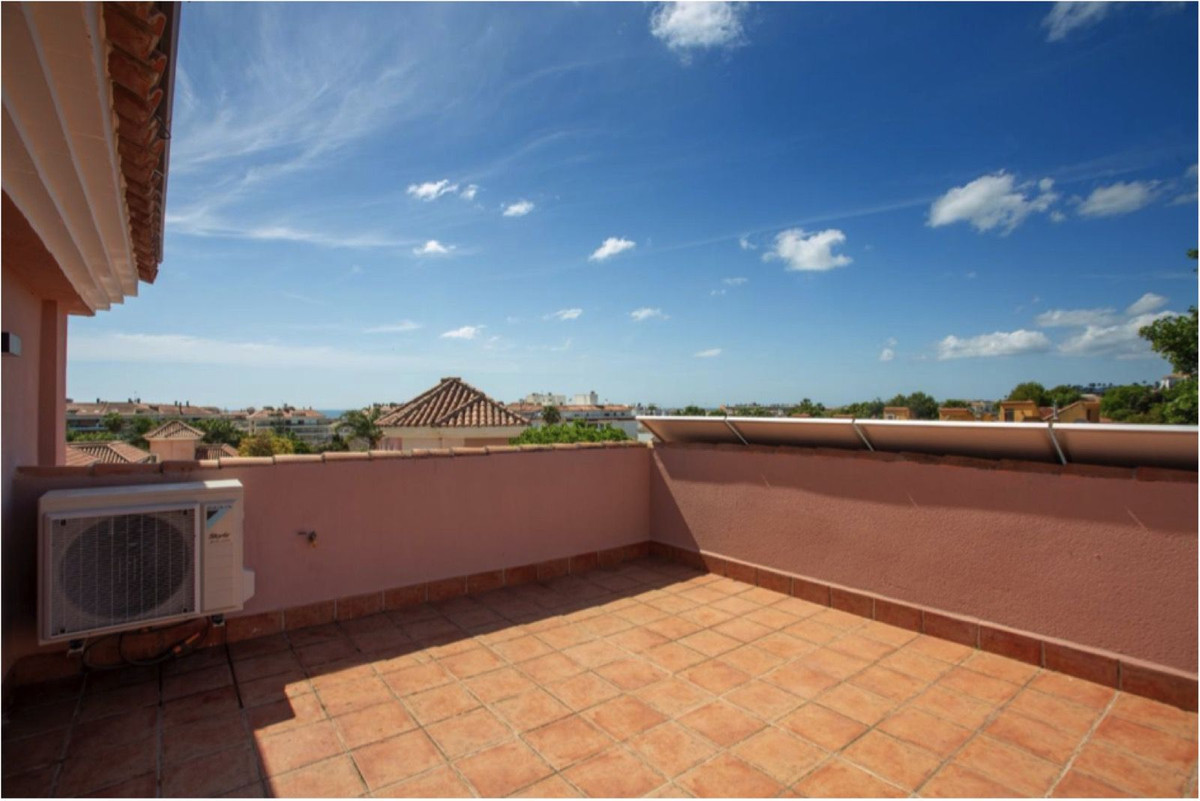 Huis te koop in San Luis de Sabinillas | 4 slaapkamers H5394451