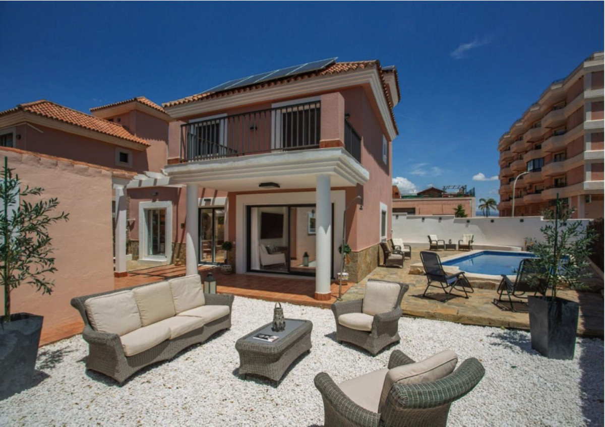 Huis te koop in San Luis de Sabinillas | 4 slaapkamers H5394451