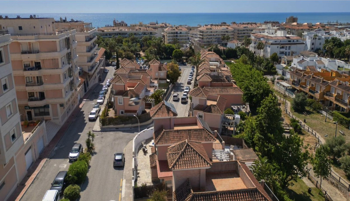Huis te koop in San Luis de Sabinillas | 4 slaapkamers H5394451