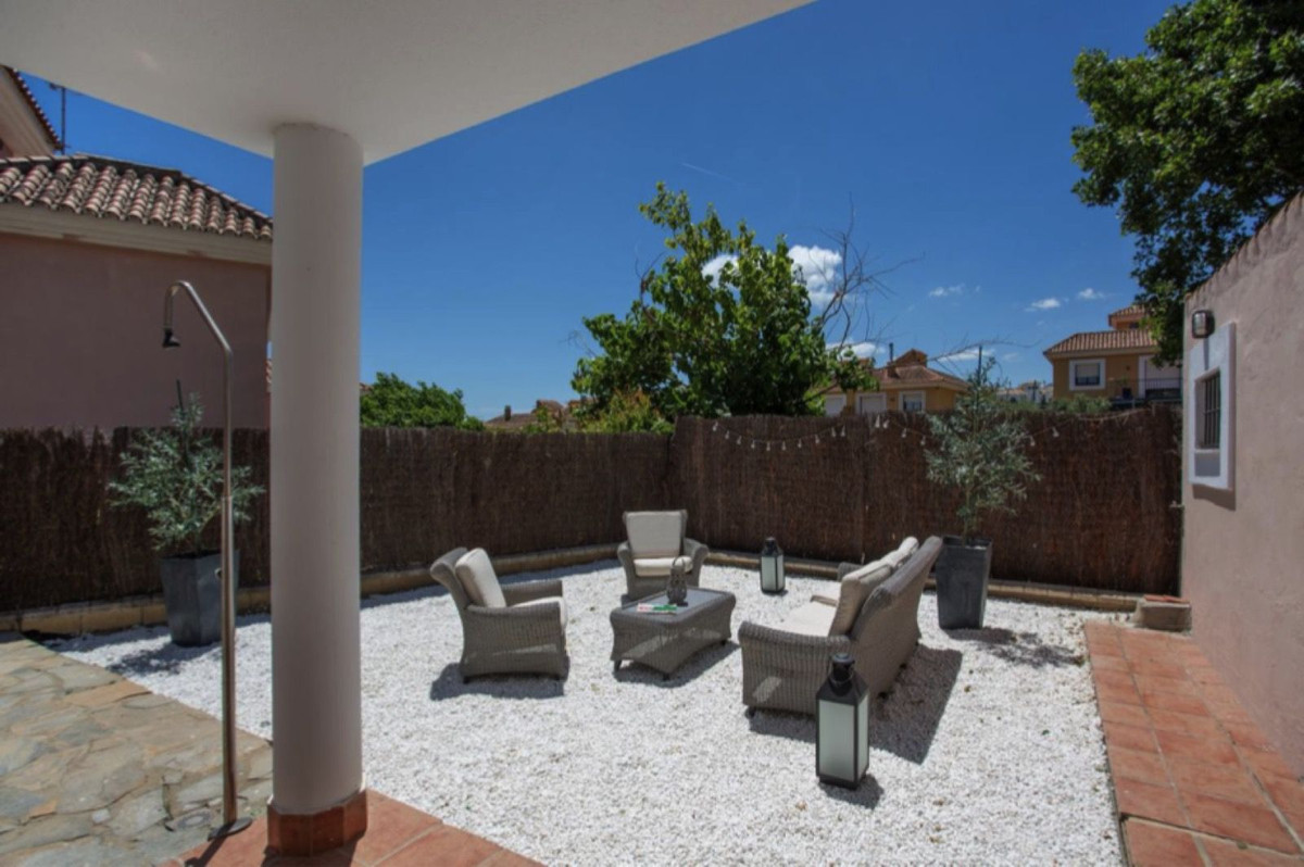 Huis te koop in San Luis de Sabinillas | 4 slaapkamers H5394451