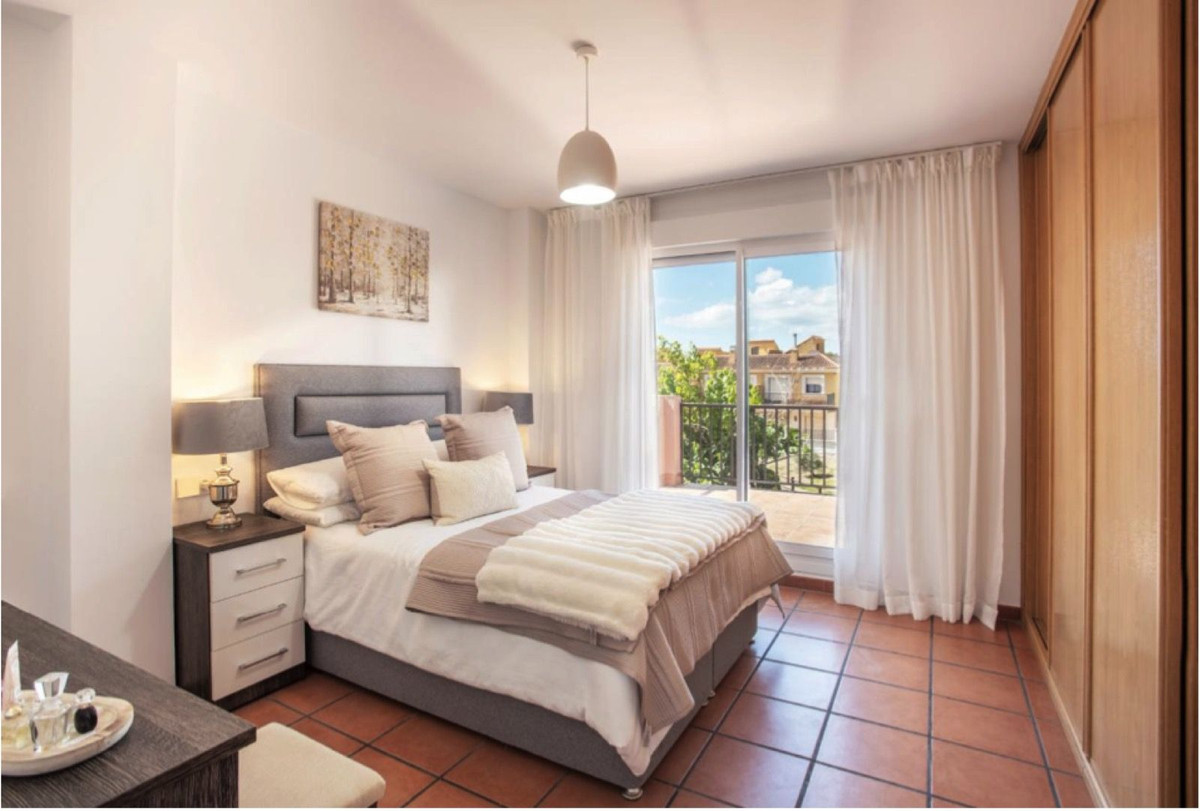 Huis te koop in San Luis de Sabinillas | 4 slaapkamers H5394451
