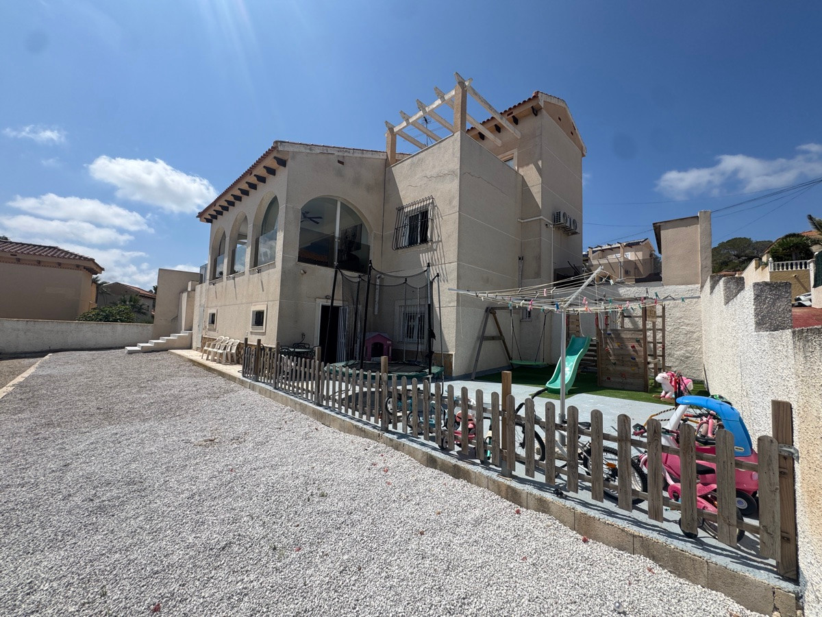 Huis te koop in San Miguel de Salinas | 5 slaapkamers H5080387