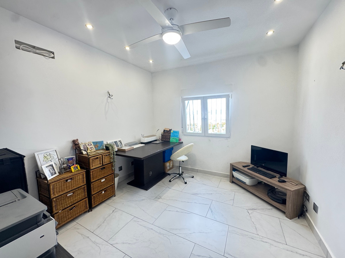 Huis te koop in San Miguel de Salinas | 5 slaapkamers H5080387