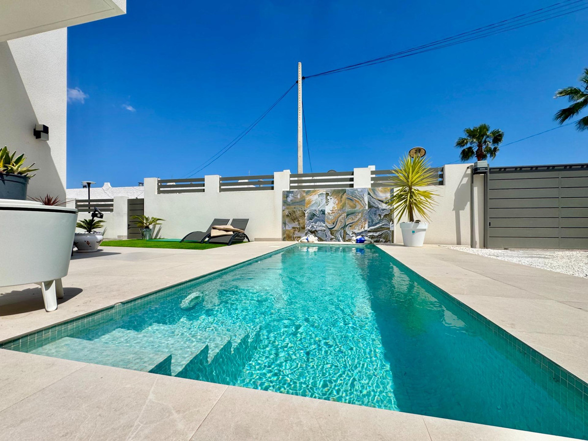 Huis te koop in San Miguel de Salinas | 3 slaapkamers H5383243