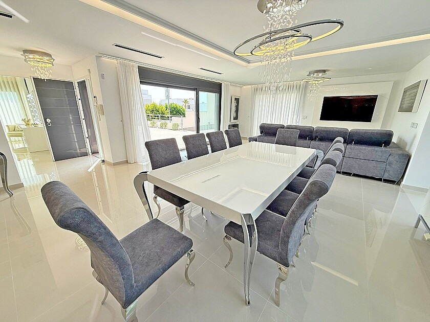Huis te koop in San Miguel de Salinas | 5 slaapkamers H5456221
