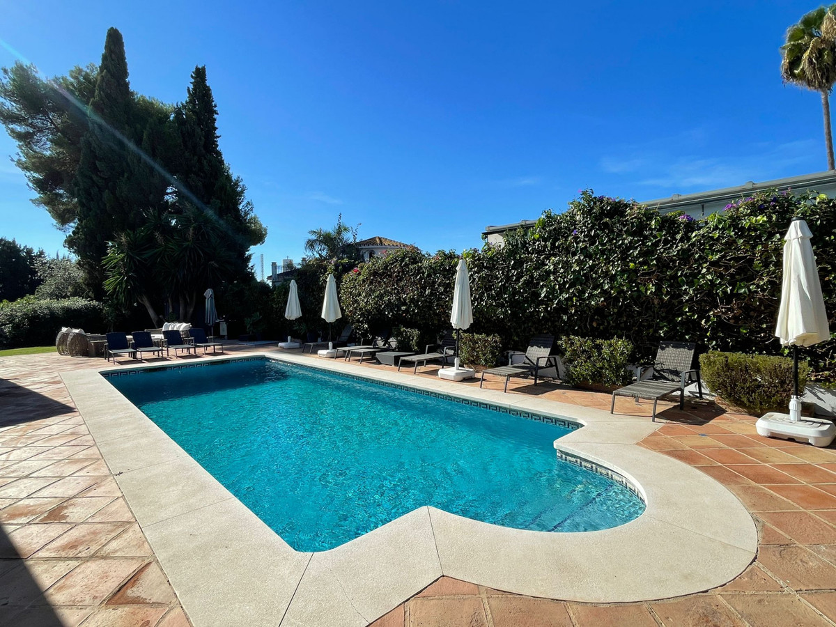 Huis te koop in San Pedro de Alcántara | 8 slaapkamers H4631002