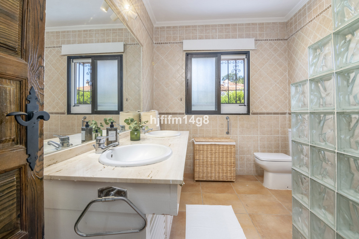 Huis te koop in San Pedro de Alcántara | 7 slaapkamers H4646440