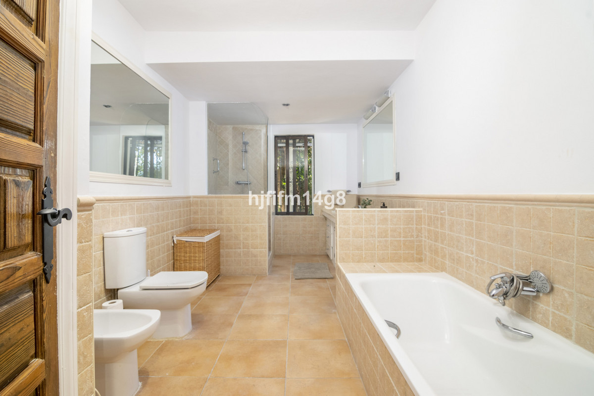Huis te koop in San Pedro de Alcántara | 7 slaapkamers H4646440
