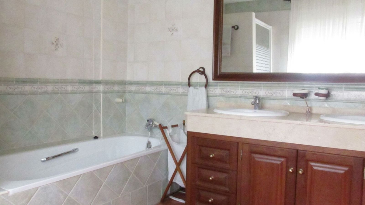 Huis te koop in San Pedro de Alcántara | 6 slaapkamers H5150074