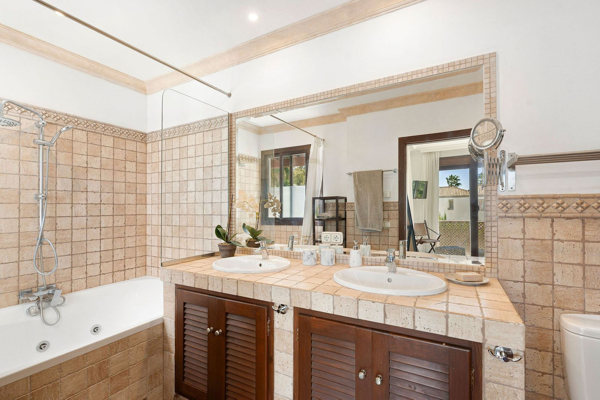 Huis te koop in San Pedro de Alcántara | 4 slaapkamers H5152036