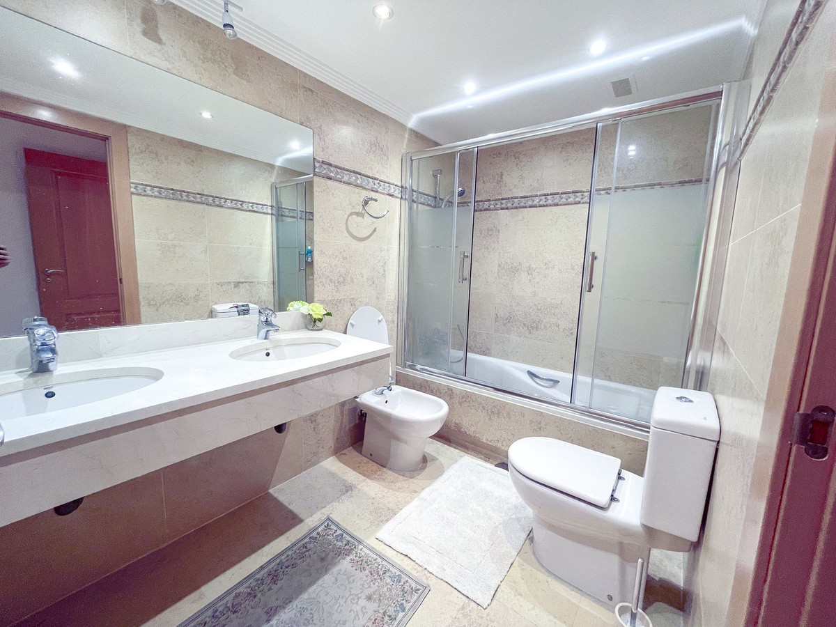 Appartement te koop in San Pedro de Alcántara | 3 slaapkamers H5424349