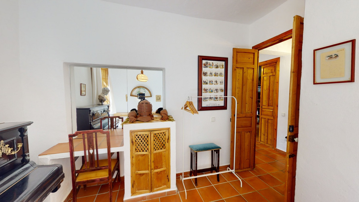Huis te koop in Sayalonga | 6 slaapkamers H4159363