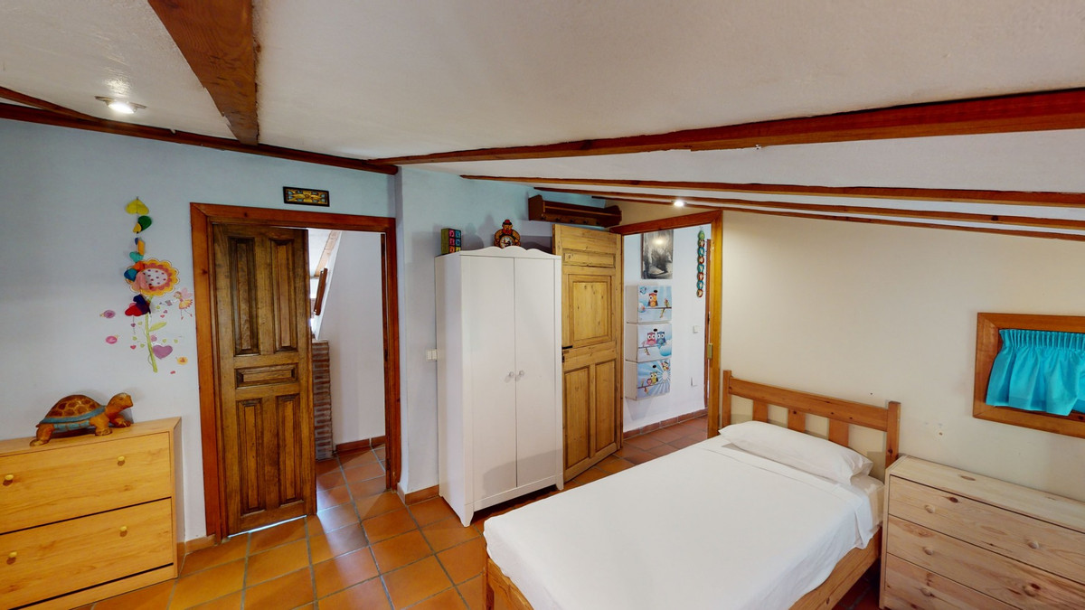 Huis te koop in Sayalonga | 6 slaapkamers H4159363