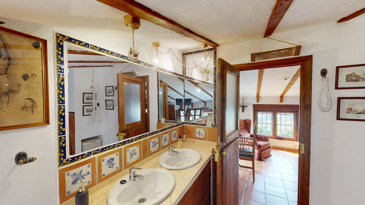 Huis te koop in Sayalonga | 6 slaapkamers H4159363