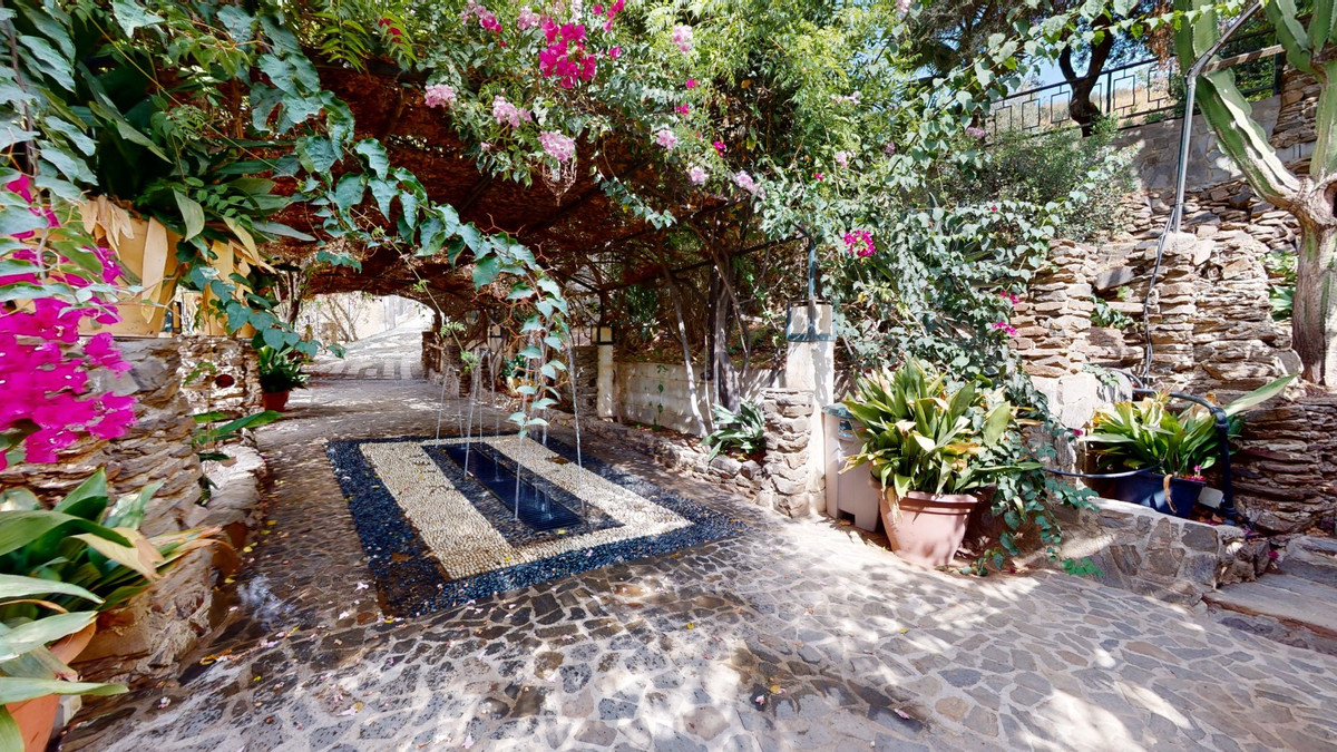Huis te koop in Sayalonga | 6 slaapkamers H4159363