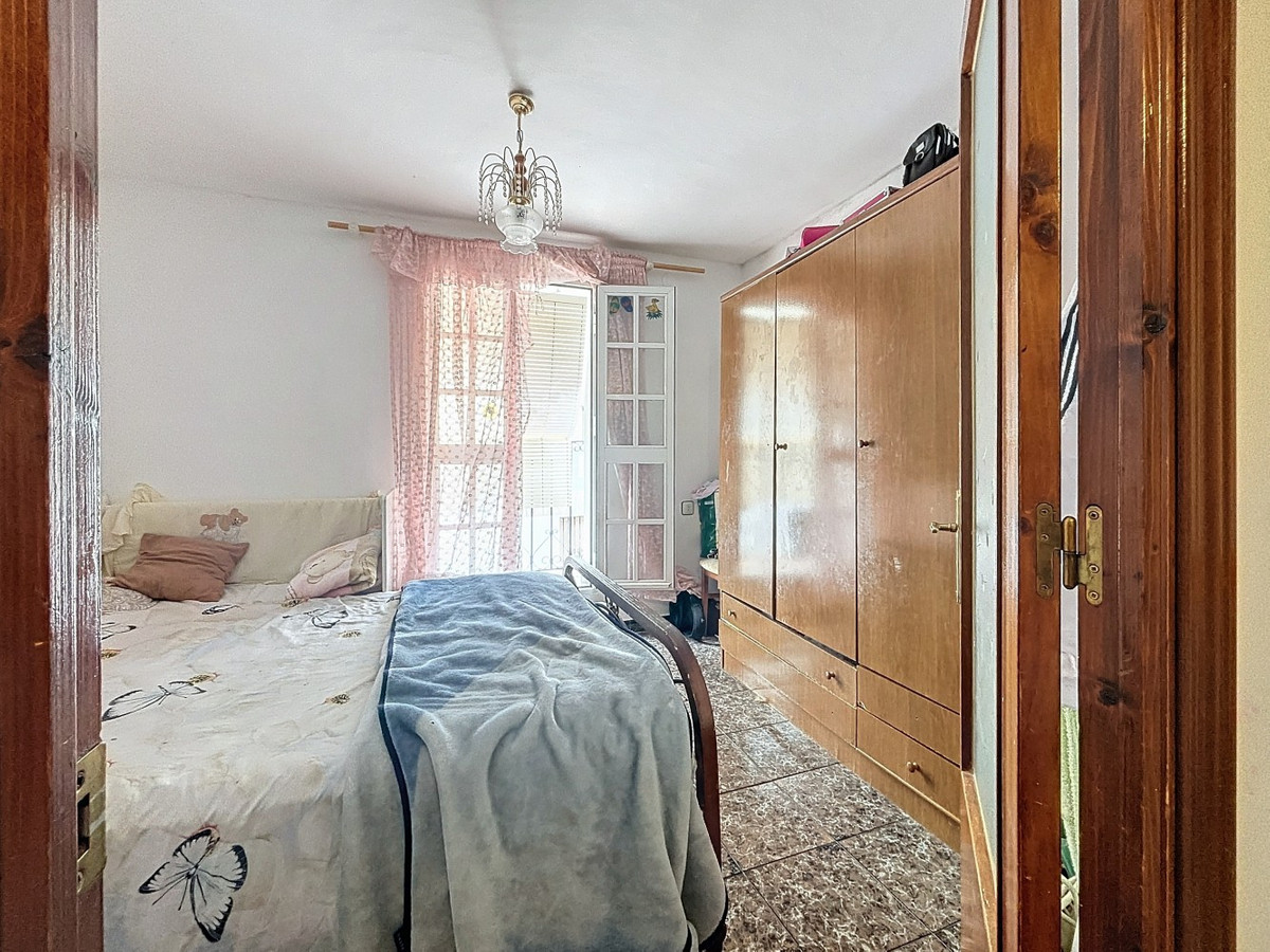 Semi-Vrijstaande Villa in Sayalonga-17