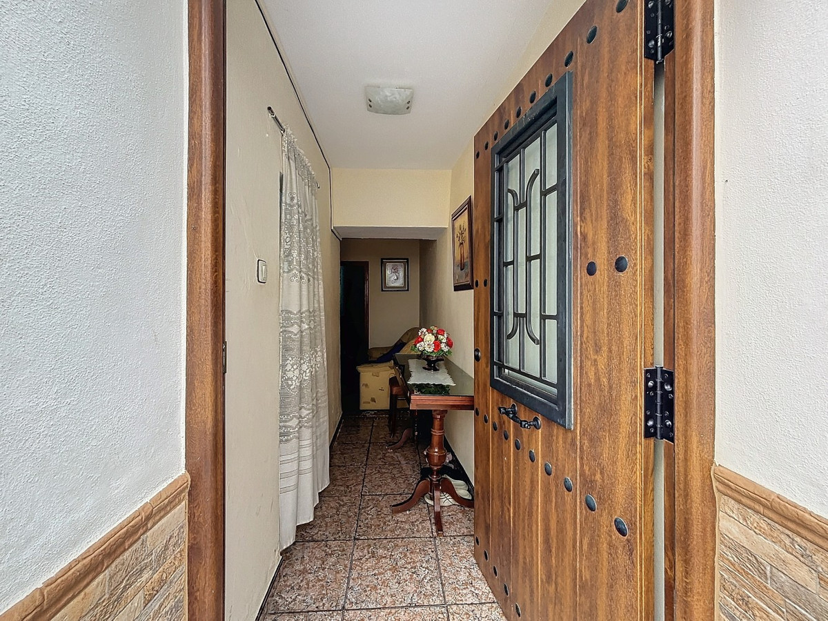 Semi-Vrijstaande Villa in Sayalonga-3