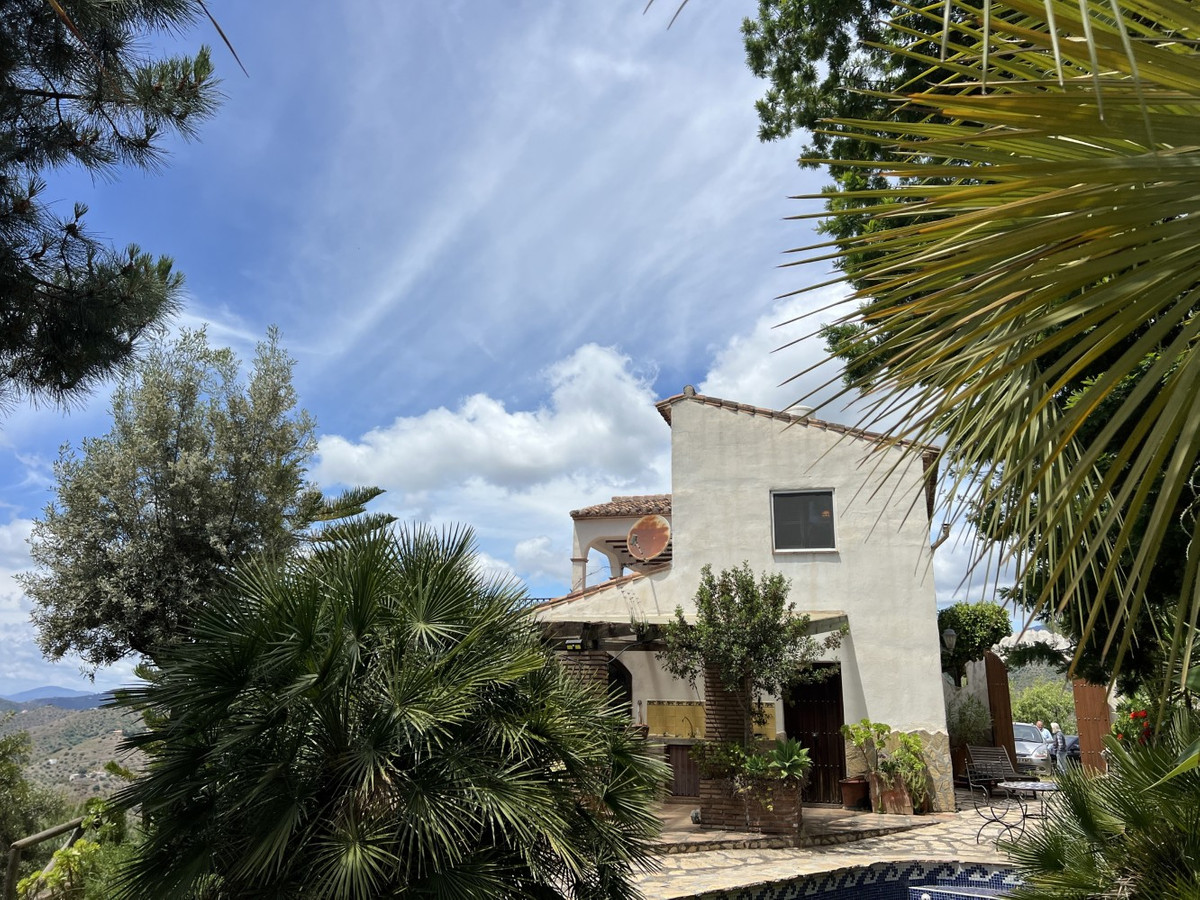 Huis te koop in Sayalonga | 3 slaapkamers H5048740