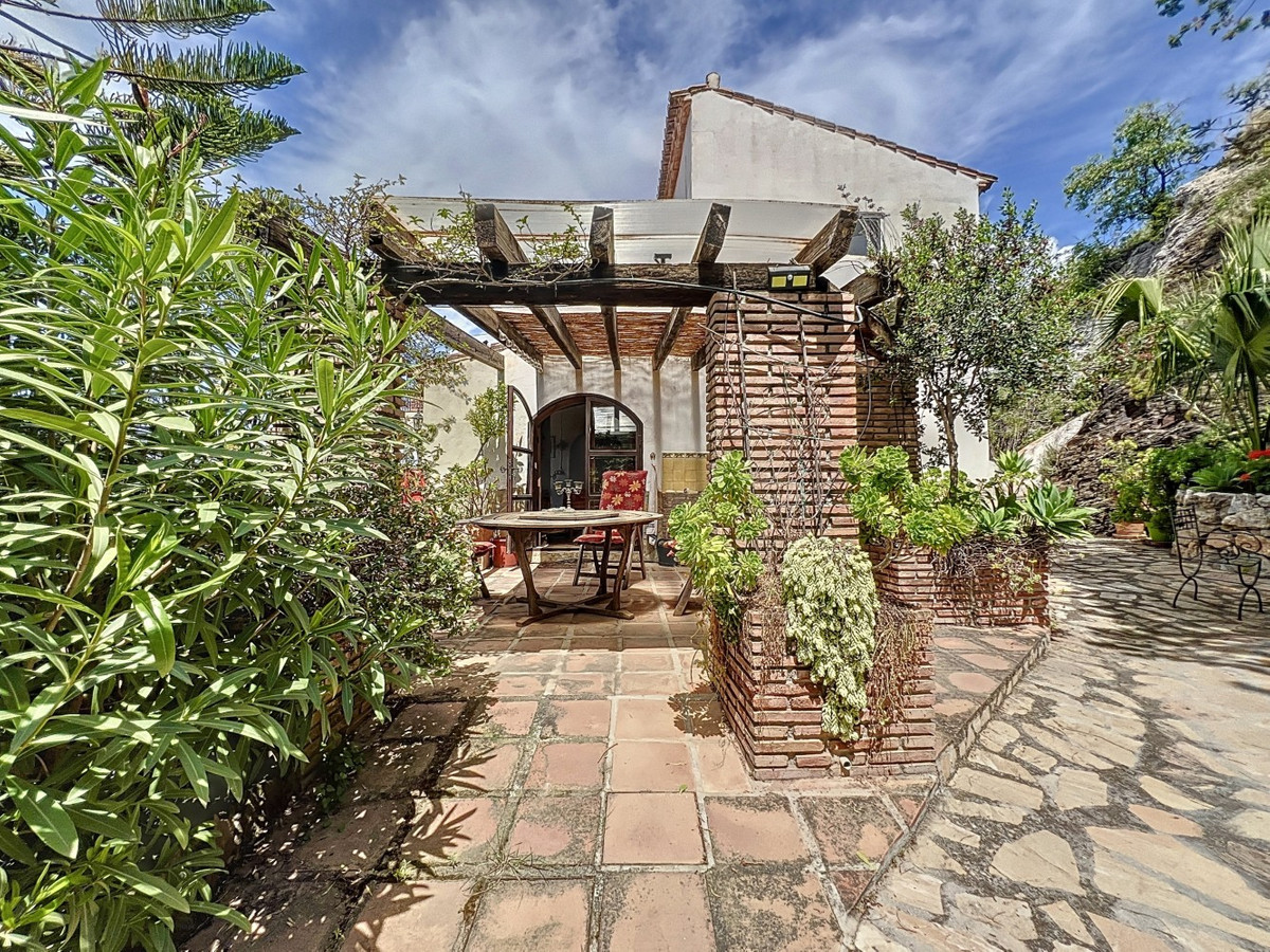 Huis te koop in Sayalonga | 3 slaapkamers H5048740