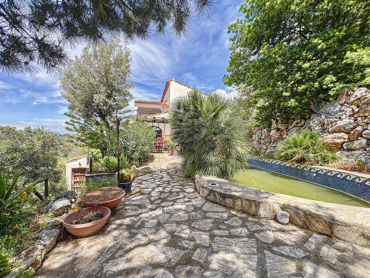 Huis te koop in Sayalonga | 3 slaapkamers H5048740