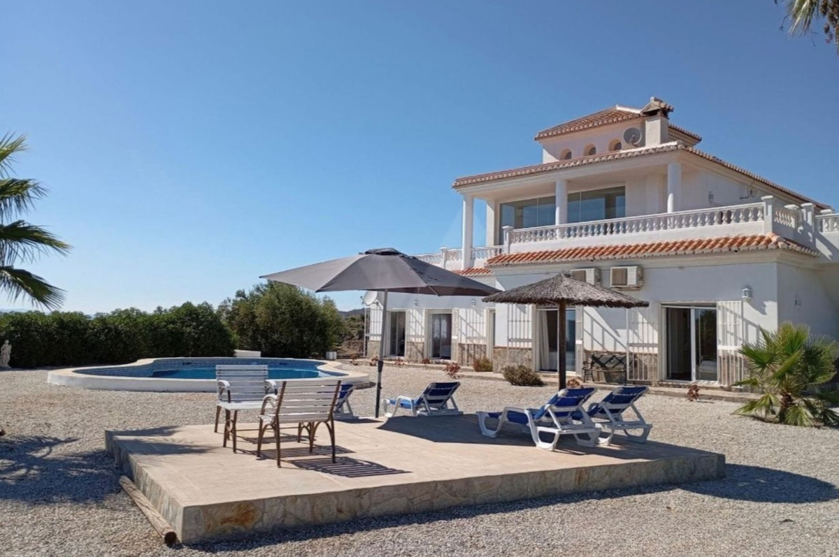 Huis te koop in Sayalonga | 4 slaapkamers H5160862