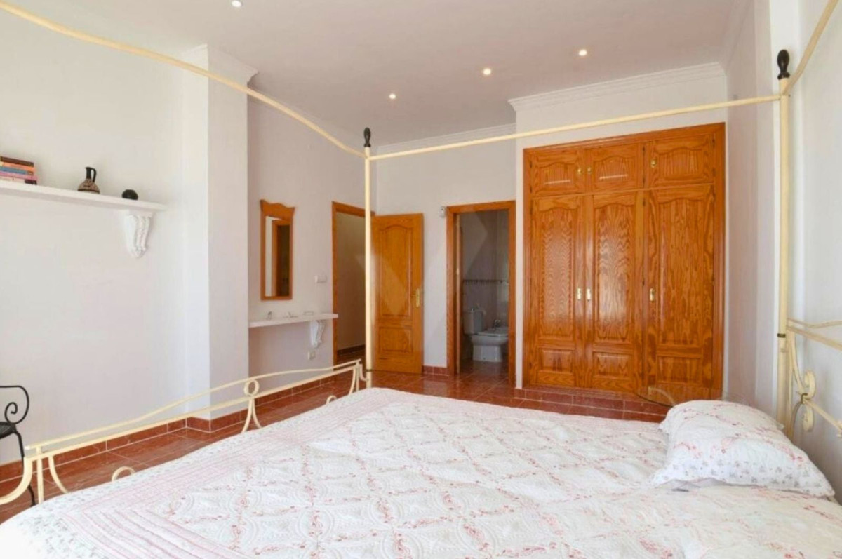 Huis te koop in Sayalonga | 4 slaapkamers H5160862