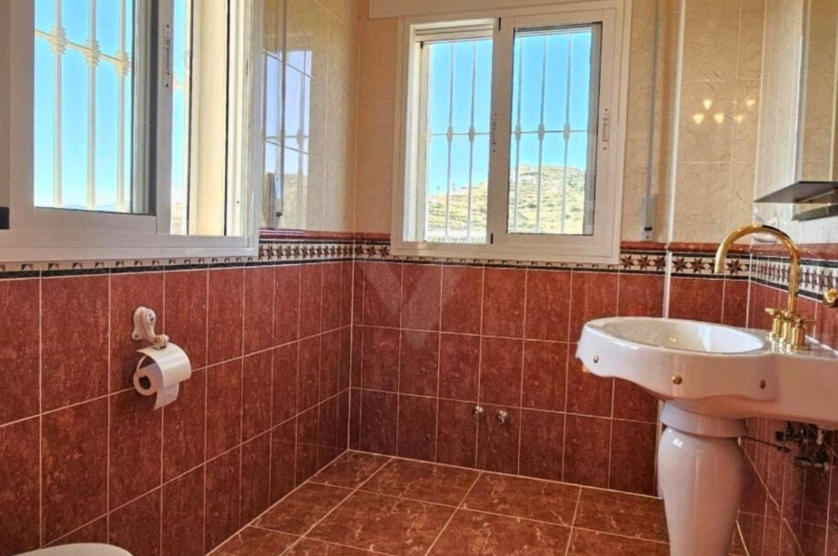 Huis te koop in Sayalonga | 4 slaapkamers H5160862