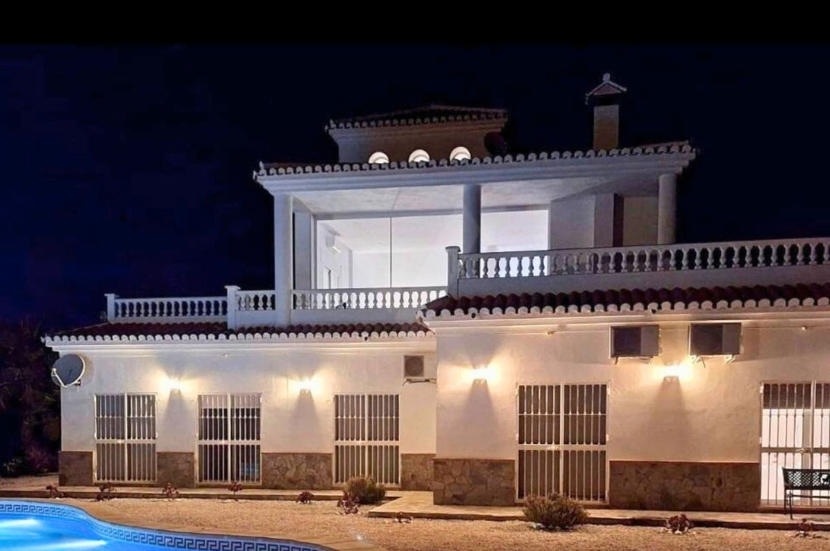 Huis te koop in Sayalonga | 4 slaapkamers H5160862