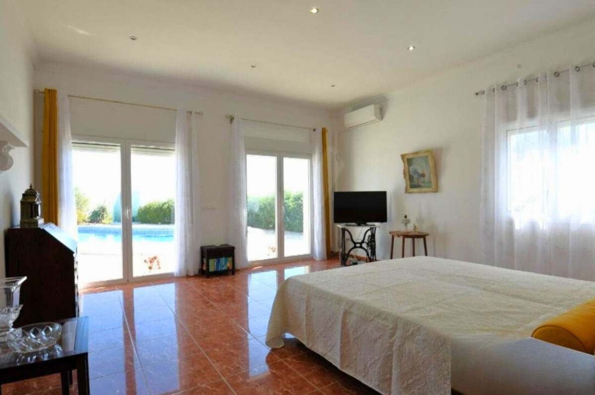 Huis te koop in Sayalonga | 4 slaapkamers H5160862