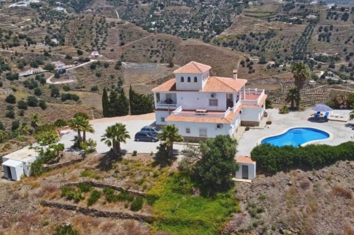 Huis te koop in Sayalonga | 4 slaapkamers H5160862