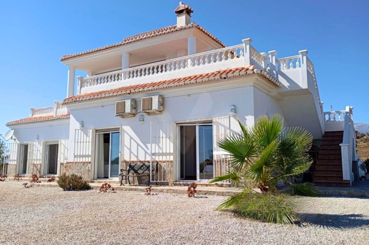 Huis te koop in Sayalonga | 4 slaapkamers H5160862