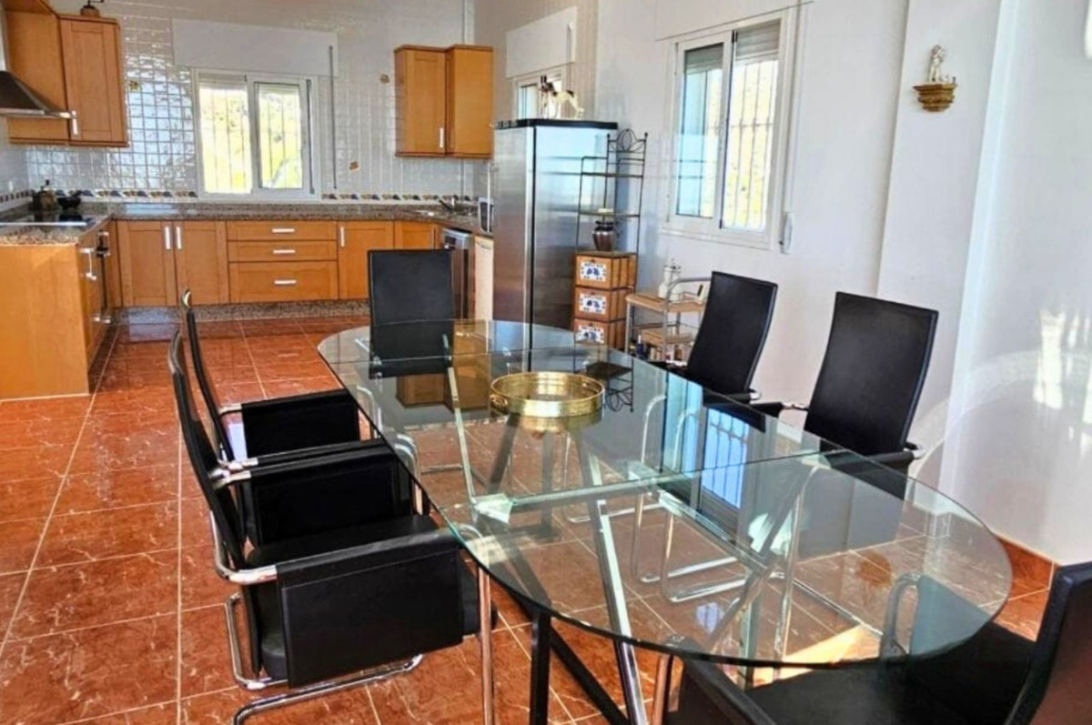 Huis te koop in Sayalonga | 4 slaapkamers H5160862