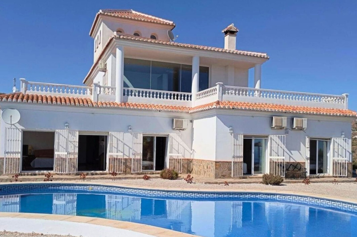 Huis te koop in Sayalonga | 4 slaapkamers H5160862