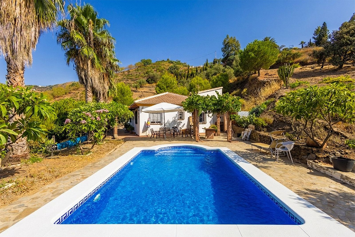 Huis te koop in Sayalonga | 3 slaapkamers H5449228