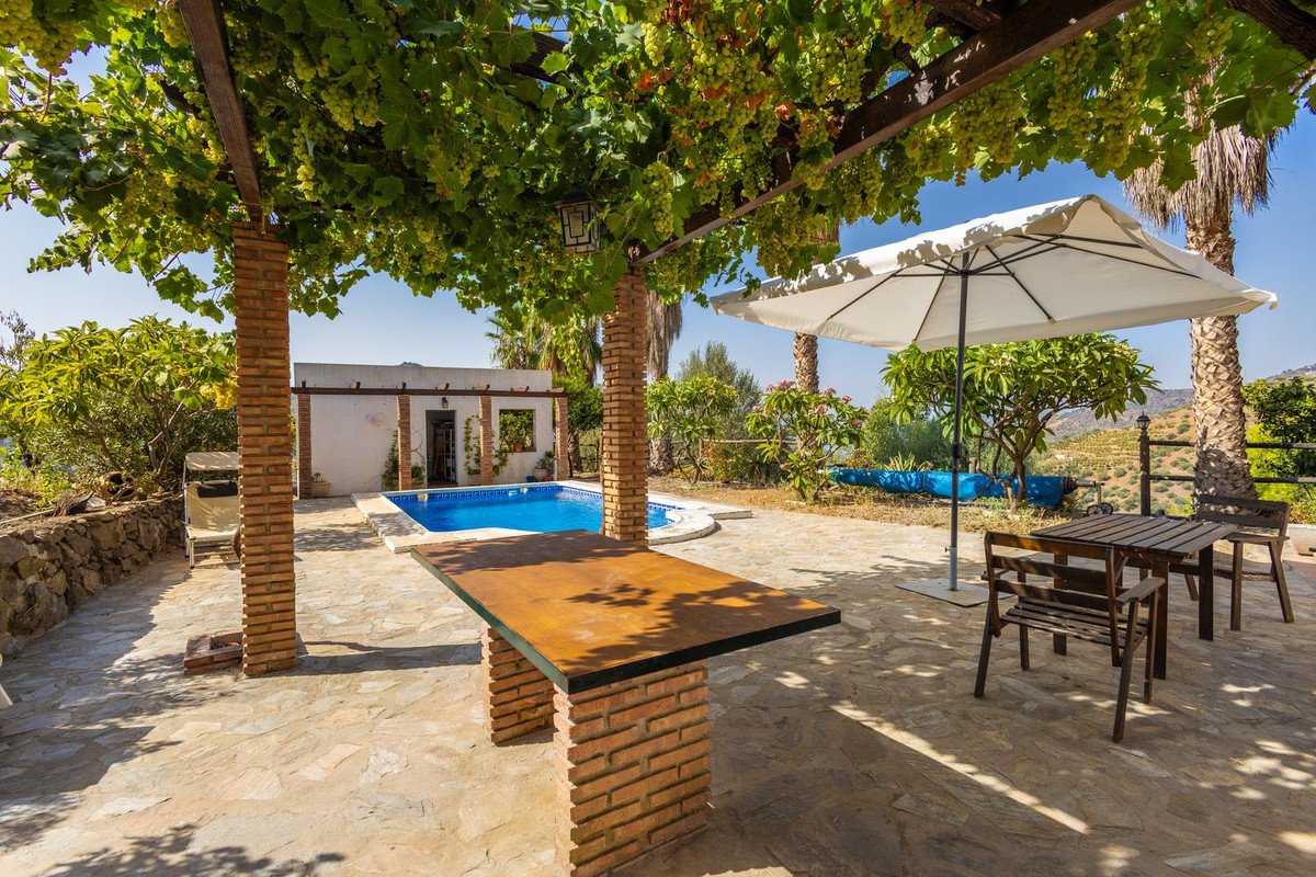 Huis te koop in Sayalonga | 3 slaapkamers H5449228
