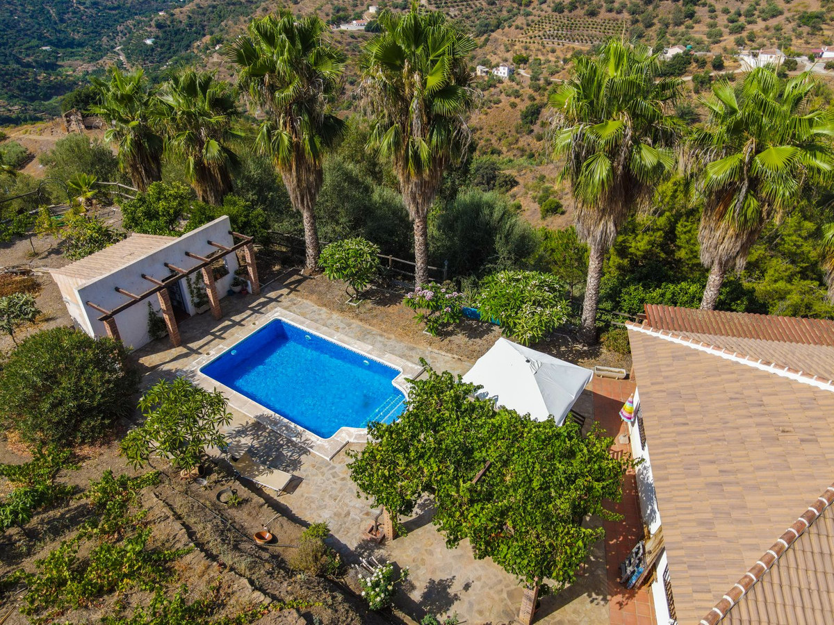 Huis te koop in Sayalonga | 3 slaapkamers H5449228