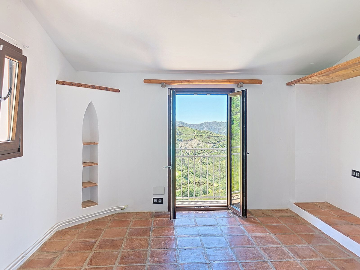 Huis te koop in Sedella | 4 slaapkamers H5025835