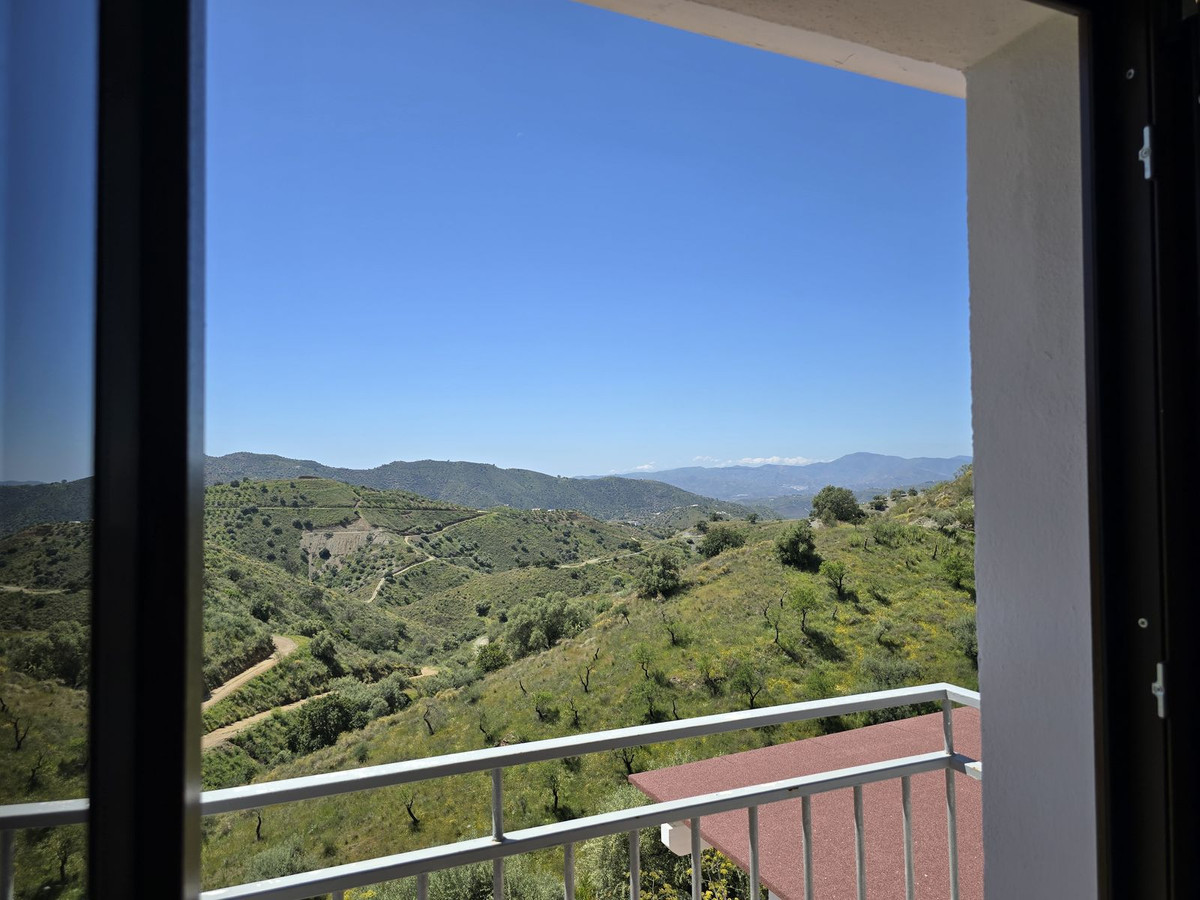 Huis te koop in Sedella | 4 slaapkamers H5025835