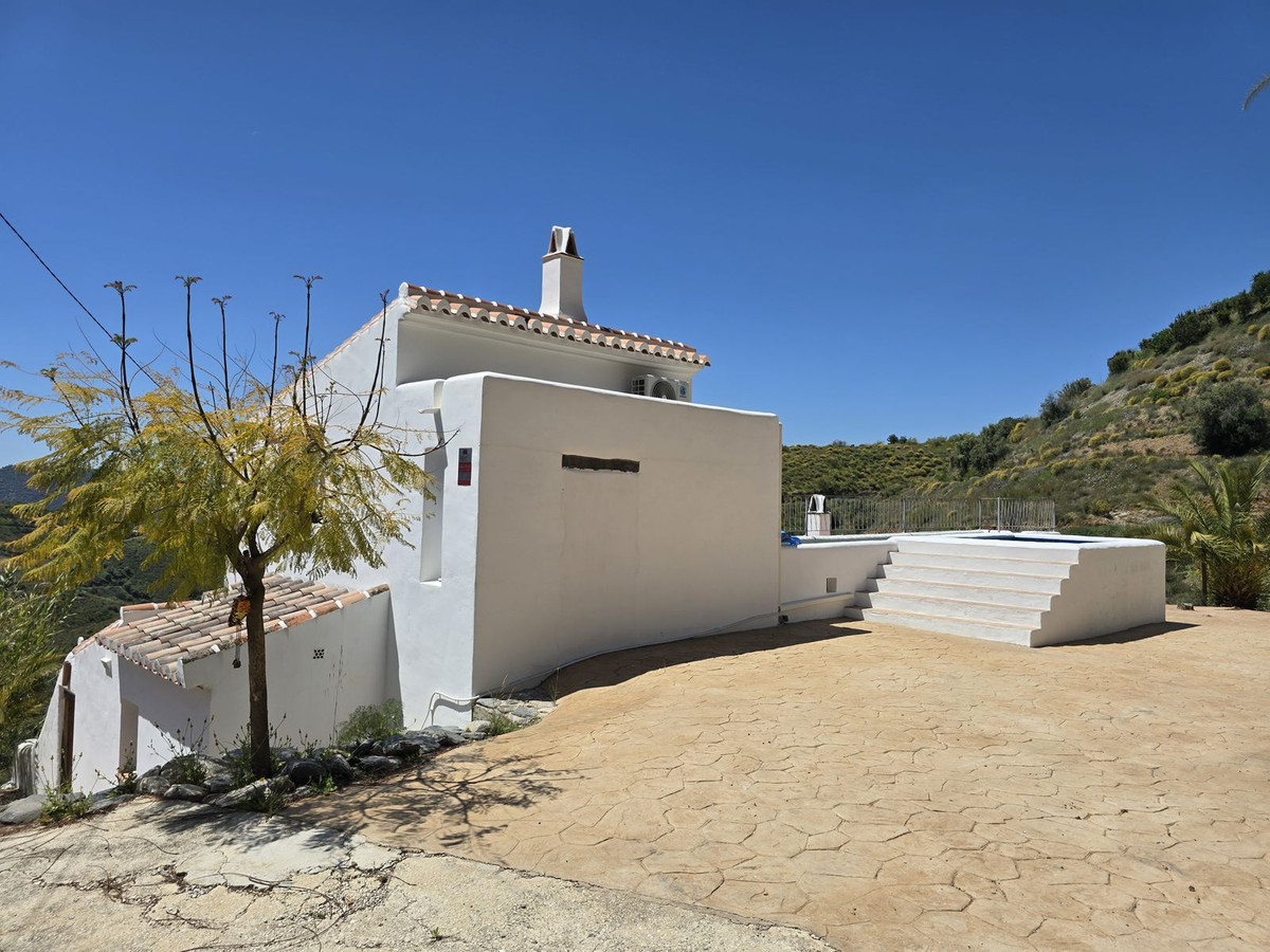 Huis te koop in Sedella | 4 slaapkamers H5025835