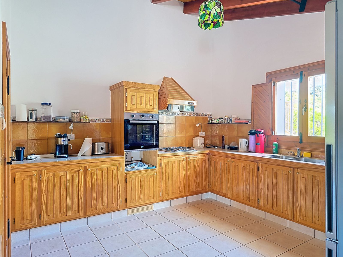 Huis te koop in Sedella | 4 slaapkamers H5026366