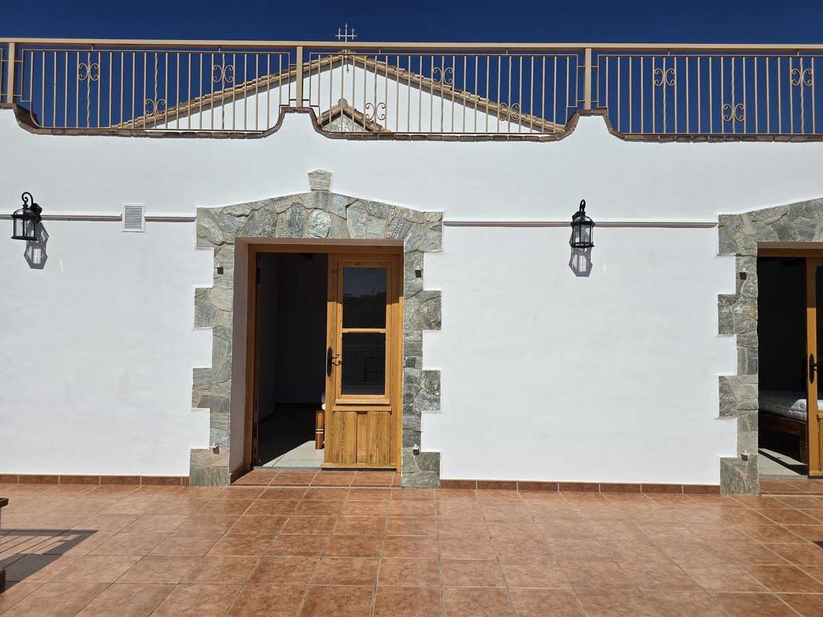 Huis te koop in Sedella | 4 slaapkamers H5026366