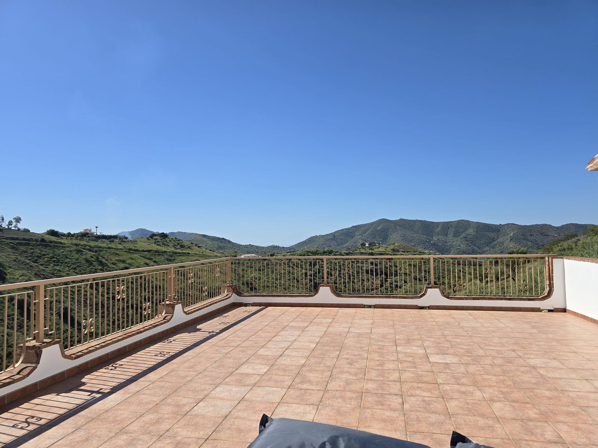 Huis te koop in Sedella | 4 slaapkamers H5026366