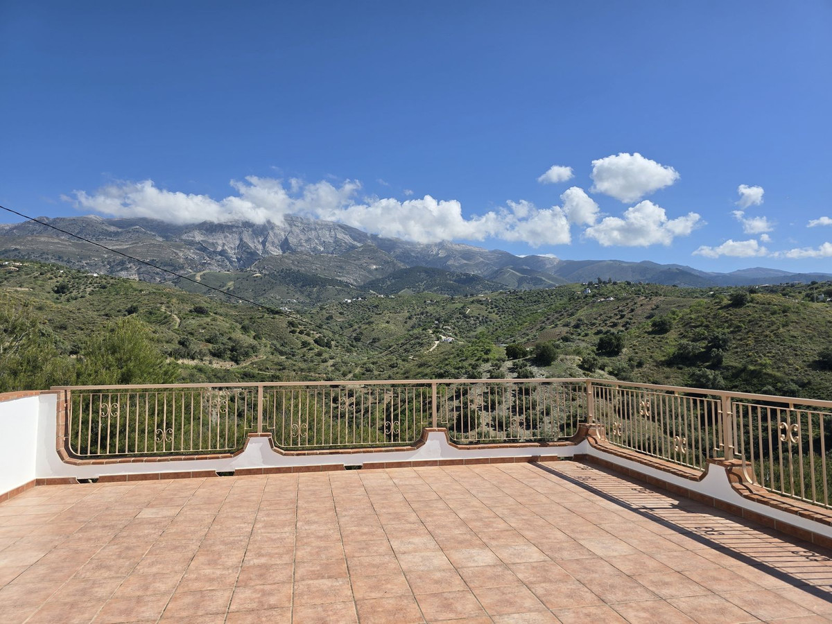 Huis te koop in Sedella | 4 slaapkamers H5026366